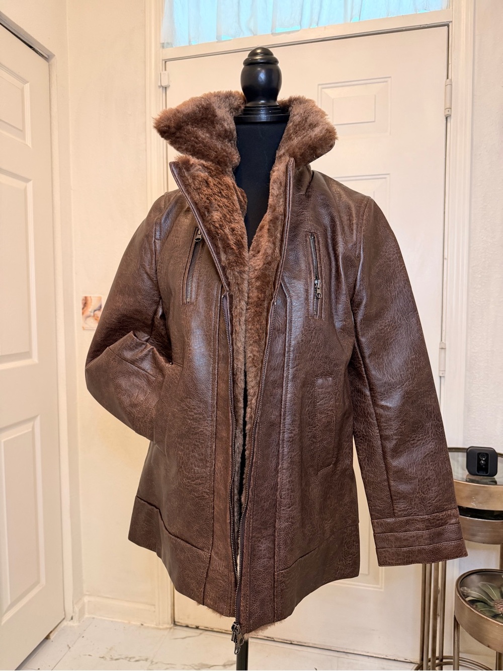 Women’s Brown Shearling-Lined Leather Jacket - Picture 7 of 7